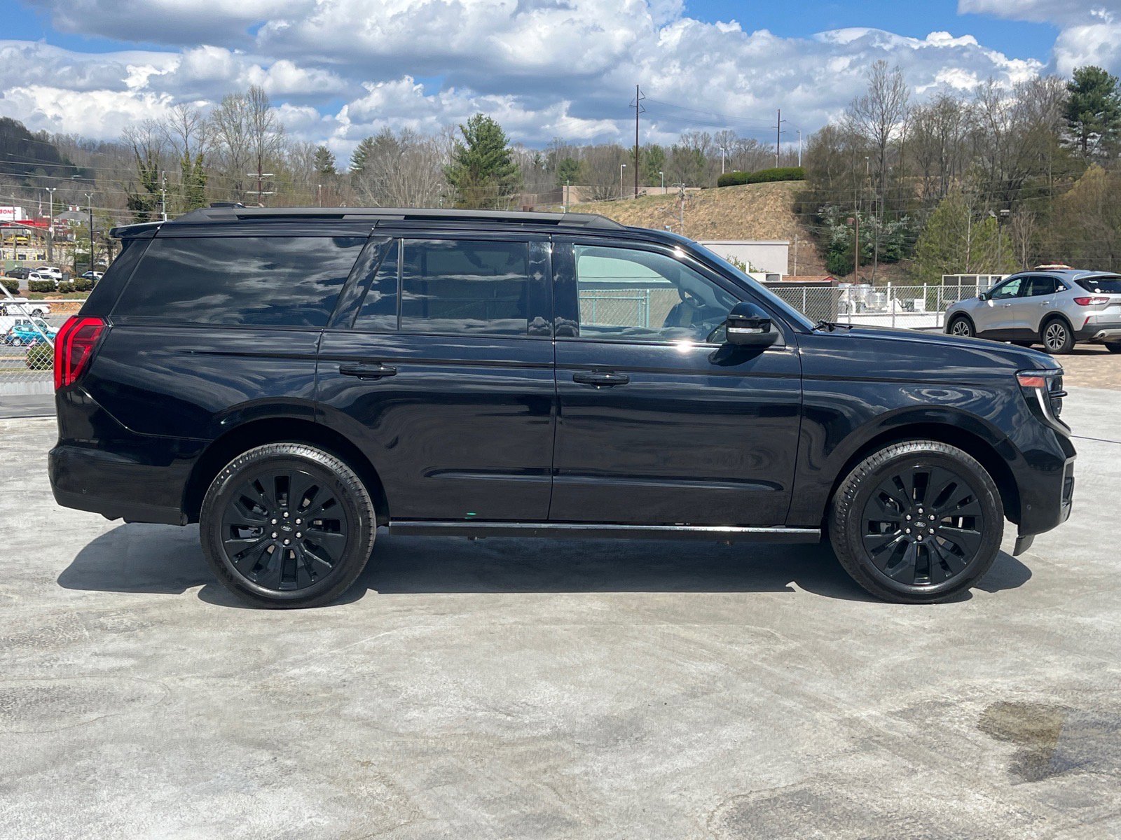 Certified 2025 Ford Expedition Platinum w/ Stealth Appearance Package AWD/4WD image 2