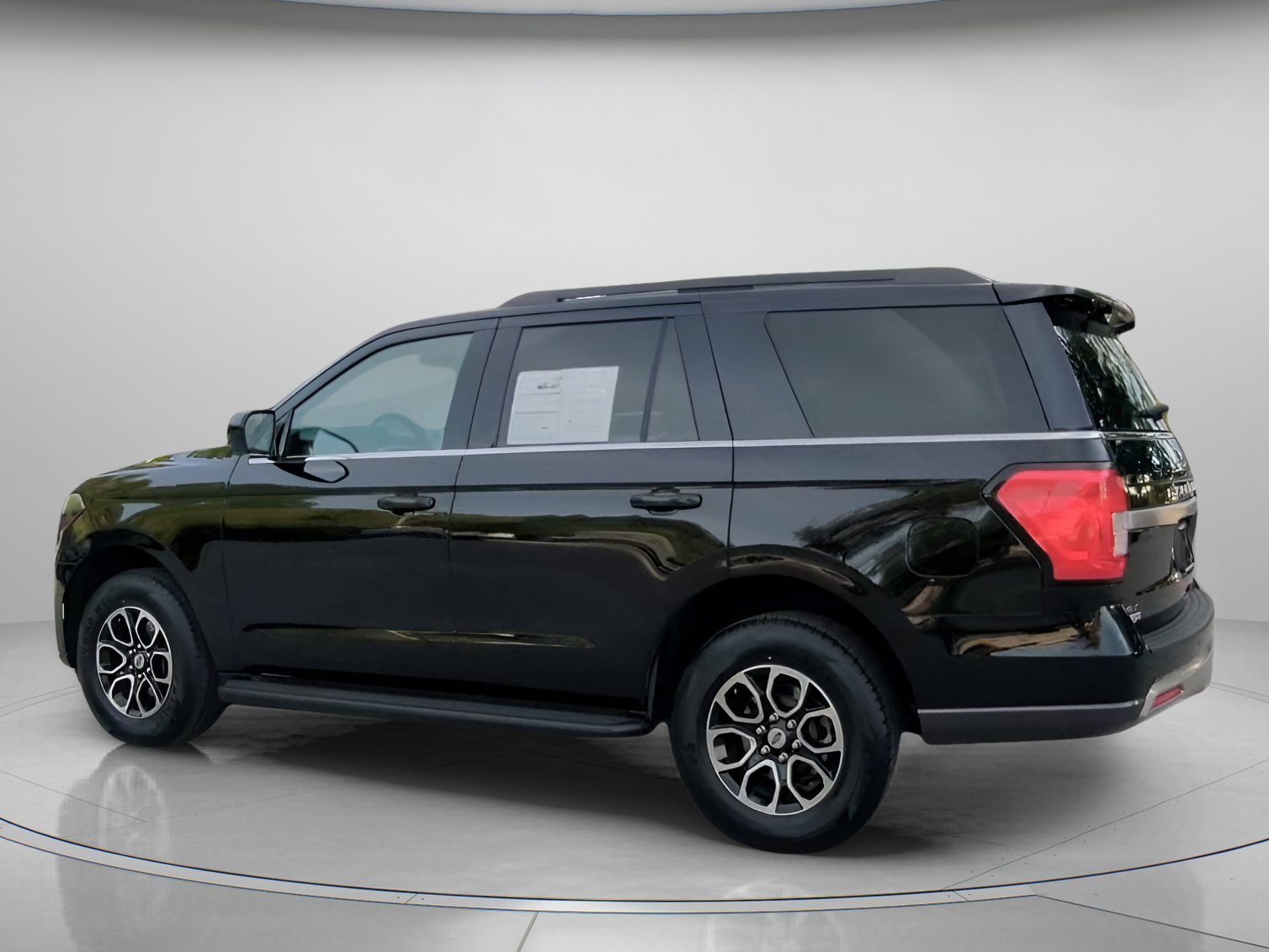Certified 2024 Ford Expedition XLT RWD image 18