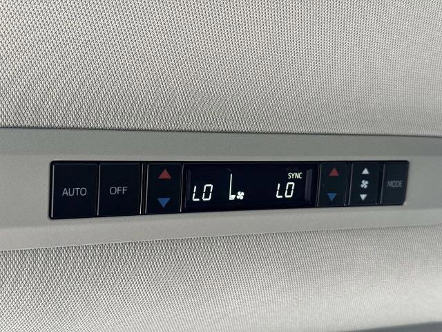 Used 2024 Toyota Sienna Limited image 25