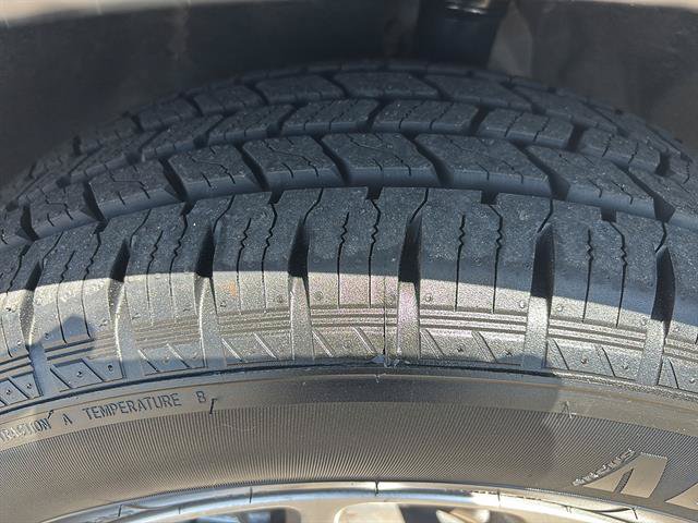 Used 2025 Chrysler Pacifica Select FWD image 10