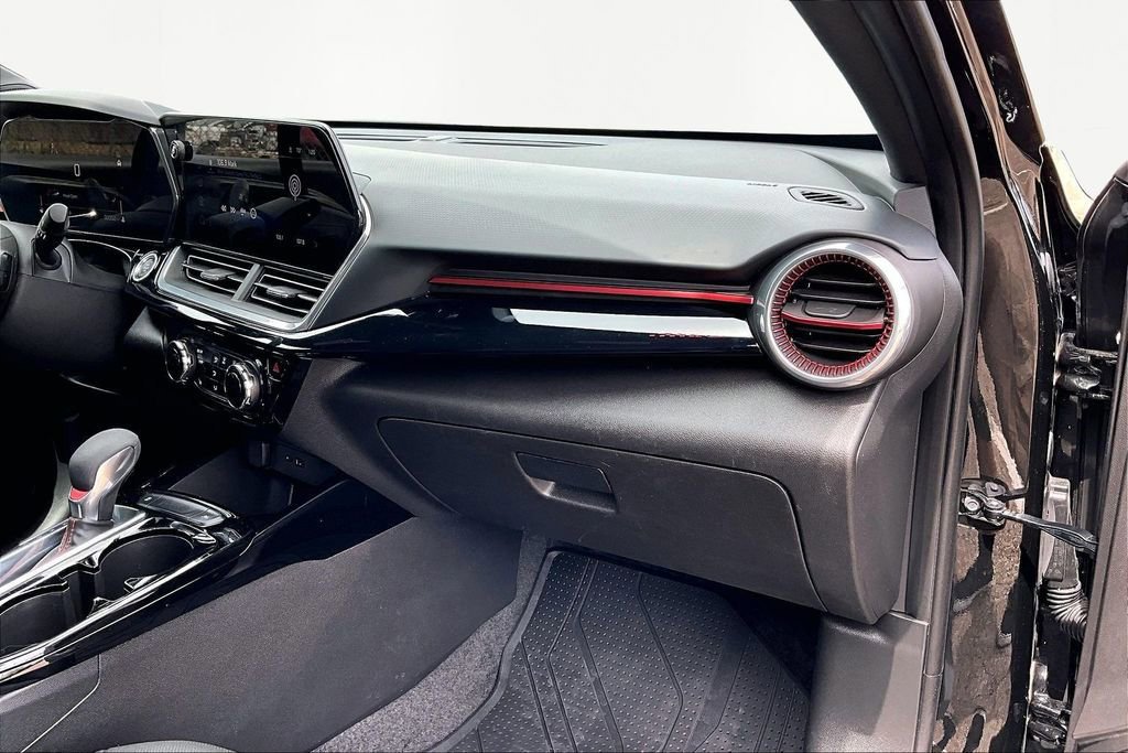 Used 2024 Chevrolet Trax RS w/ Driver Confidence Package FWD image 17