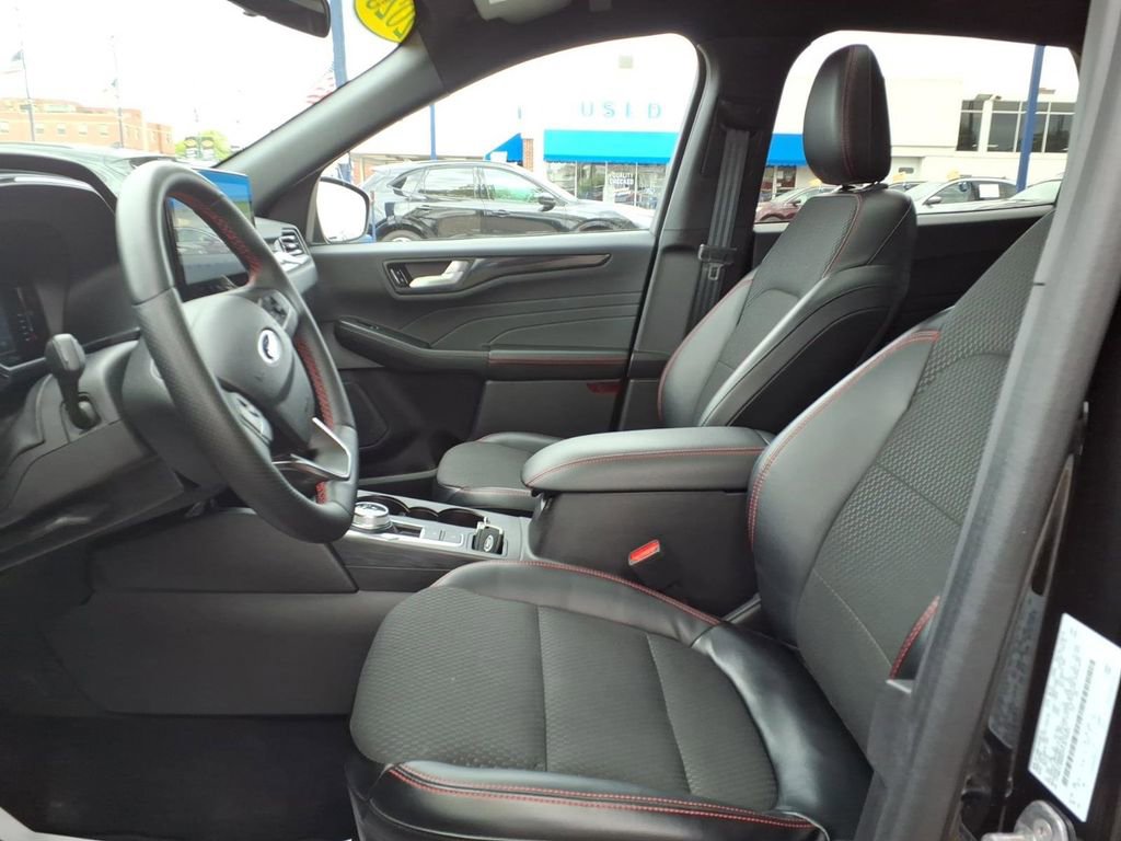 Certified 2023 Ford Escape ST-Line w/ Tech Pack #1 AWD/4WD image 13