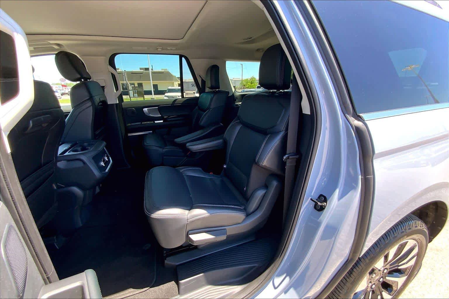 Certified 2025 Ford Expedition Max Platinum w/ Driver's Package AWD/4WD image 21