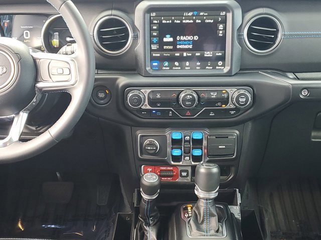 Used 2023 Jeep Wrangler Rubicon image 20