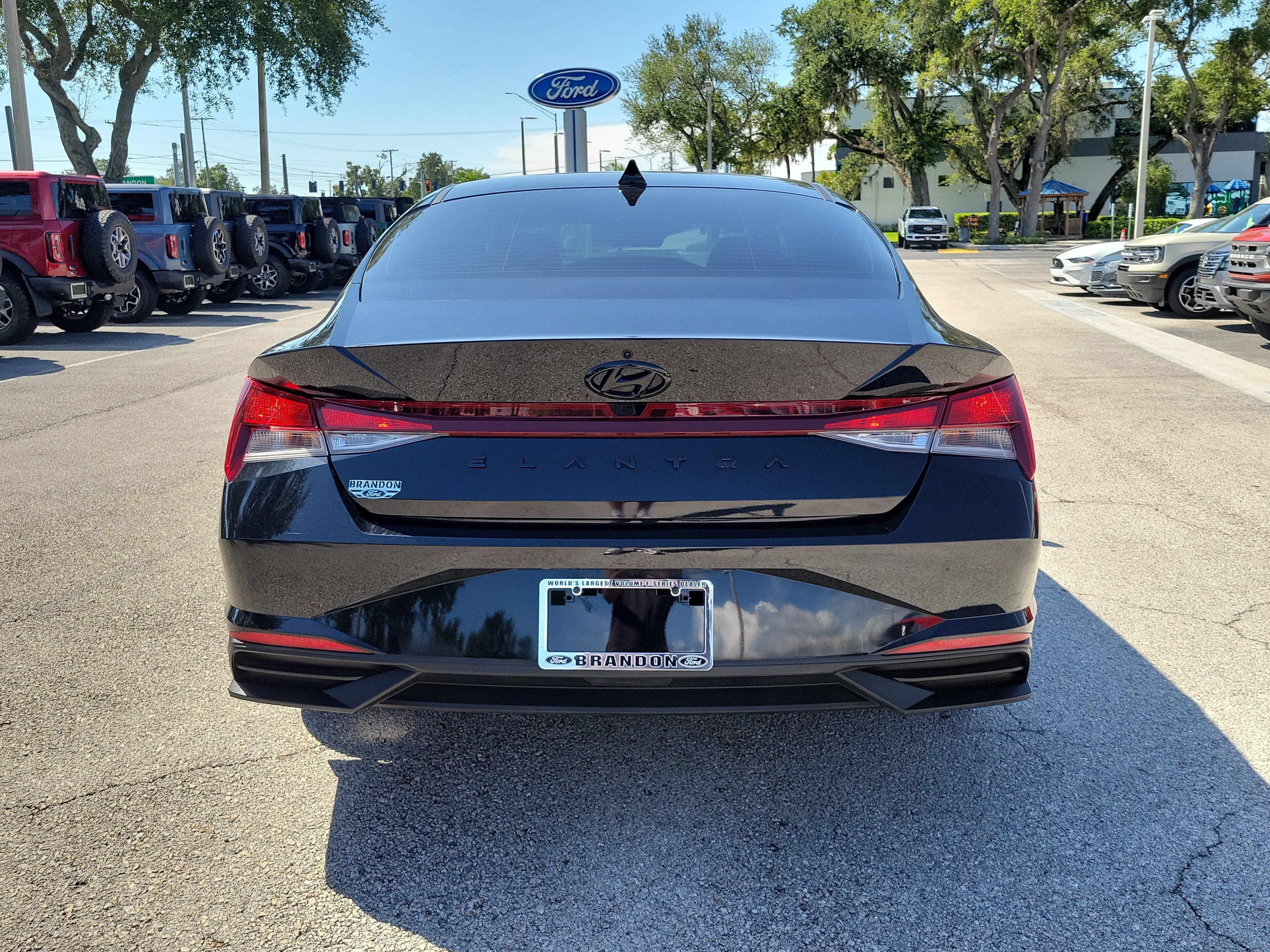 Used 2023 Hyundai Elantra SEL w/ Convenience Package FWD image 8