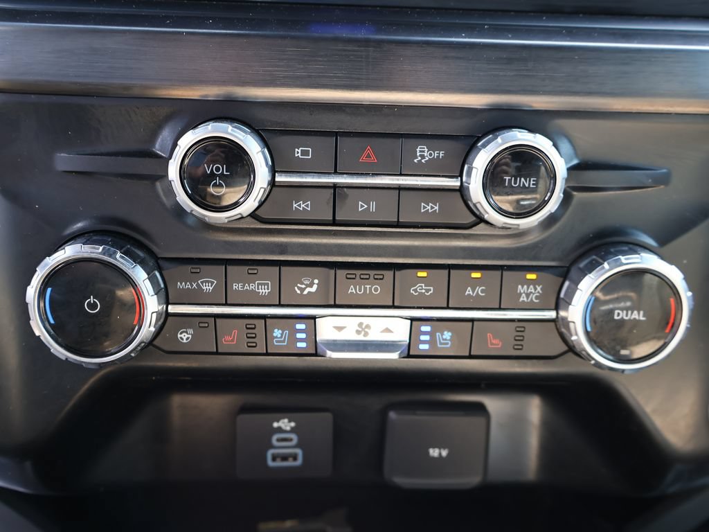Certified 2025 Ford F250 Lariat w/ Black Appearance Package AWD/4WD image 30