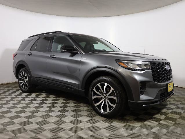 Certified 2025 Ford Explorer ST-Line AWD/4WD image 4