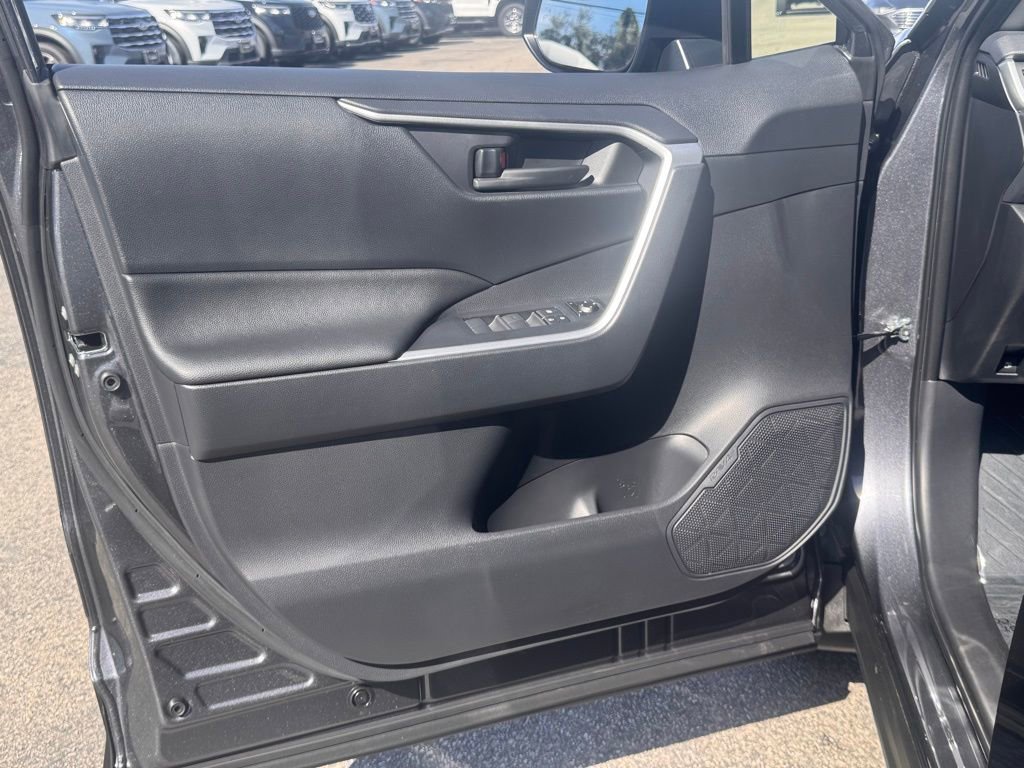 Used 2025 Toyota RAV4 LE image 15