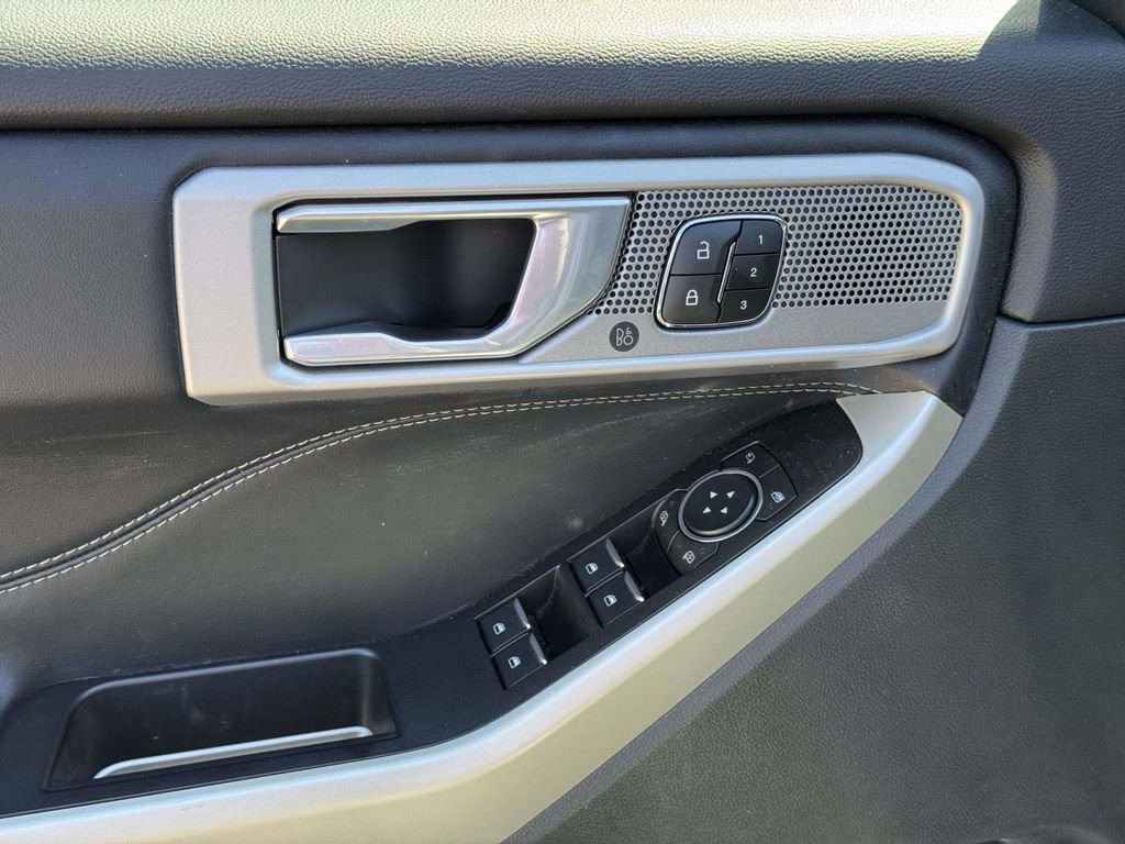 Certified 2021 Ford Explorer Limited w/ Hybrid Equipment Group 310A AWD/4WD image 18