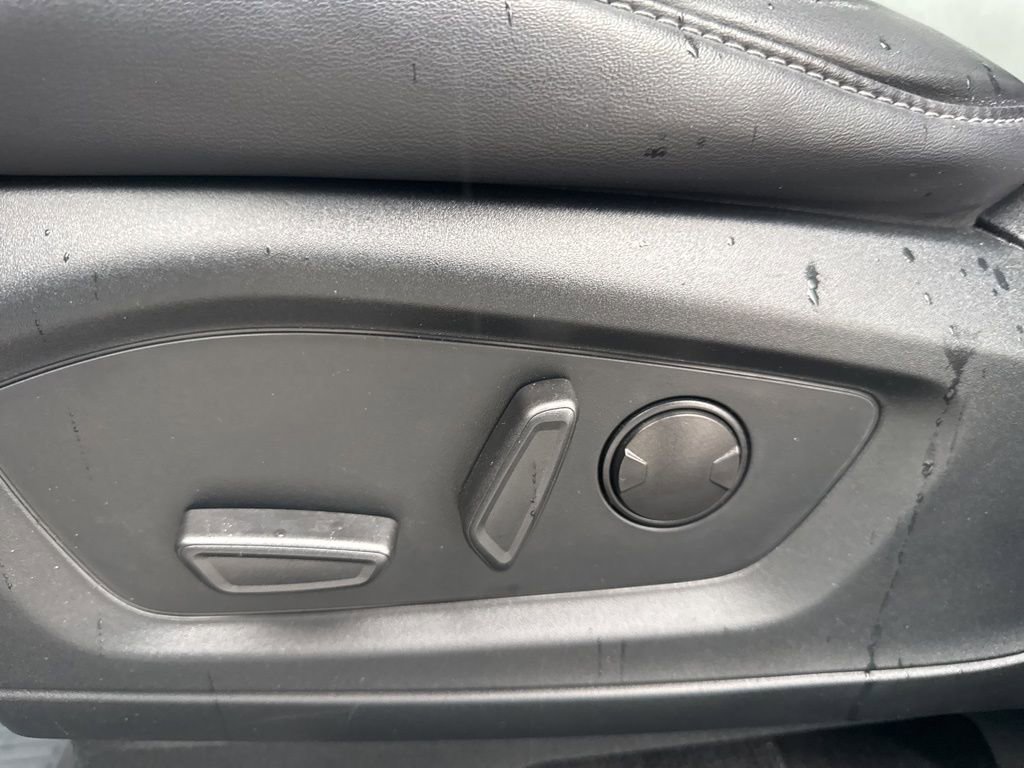 Certified 2022 Ford Explorer XLT w/ Equipment Group 202A image 17