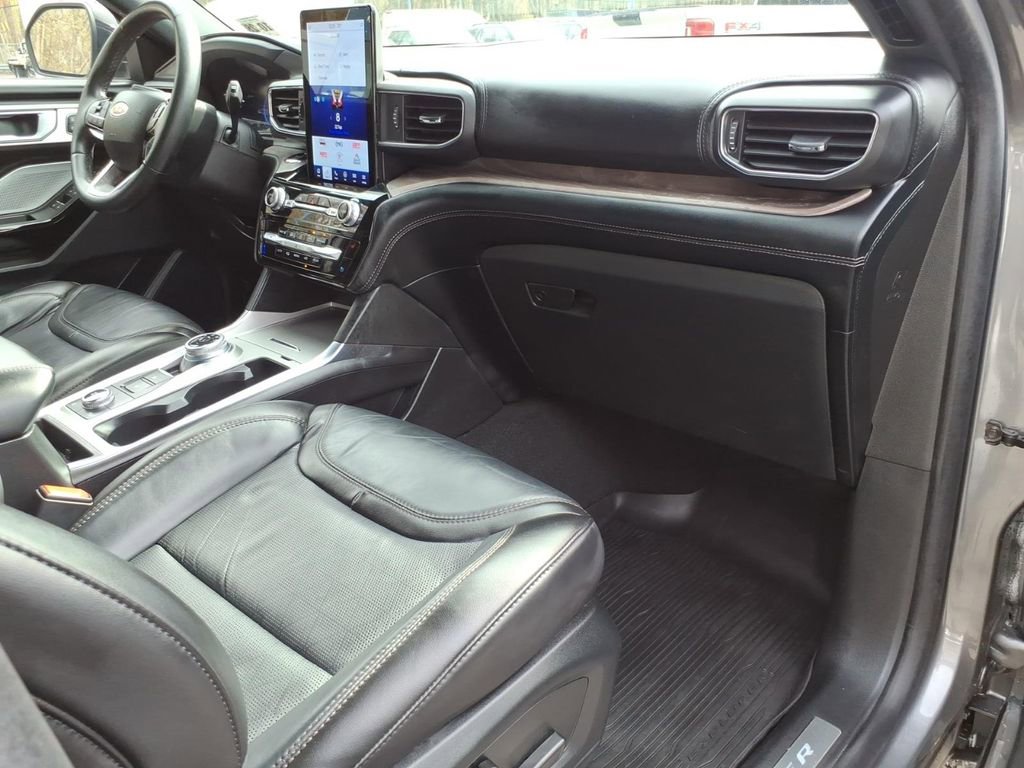 Certified 2023 Ford Explorer Platinum w/ Technology Package AWD/4WD image 10