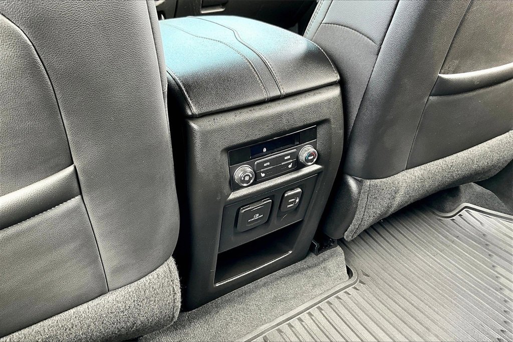 Used 2023 Chevrolet Traverse High Country image 34