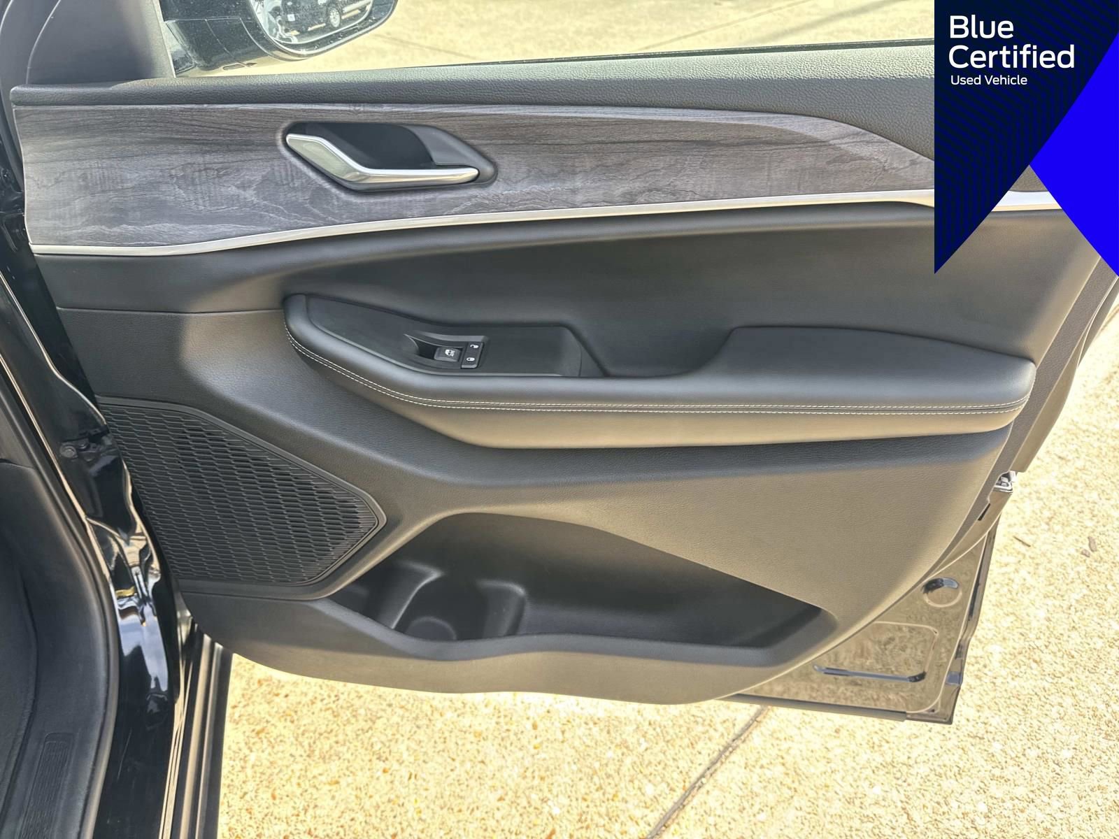 Used 2024 Jeep Grand Cherokee L Limited w/ Luxury Tech Group II image 22