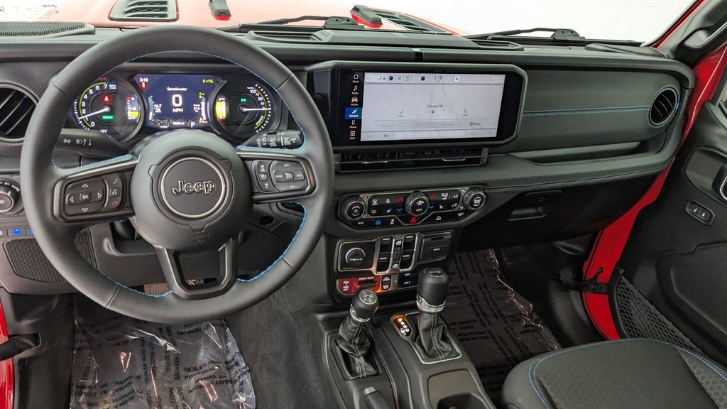 Used 2025 Jeep Wrangler Unlimited Rubicon 4xe w/ Convenience Group AWD/4WD image 3