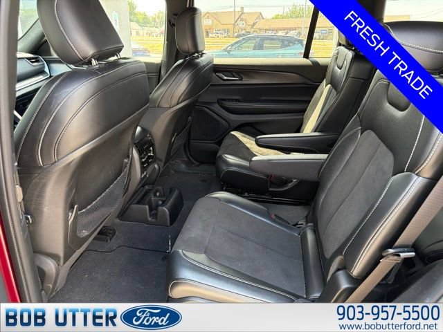 Used 2023 Jeep Grand Cherokee L Laredo RWD image 6