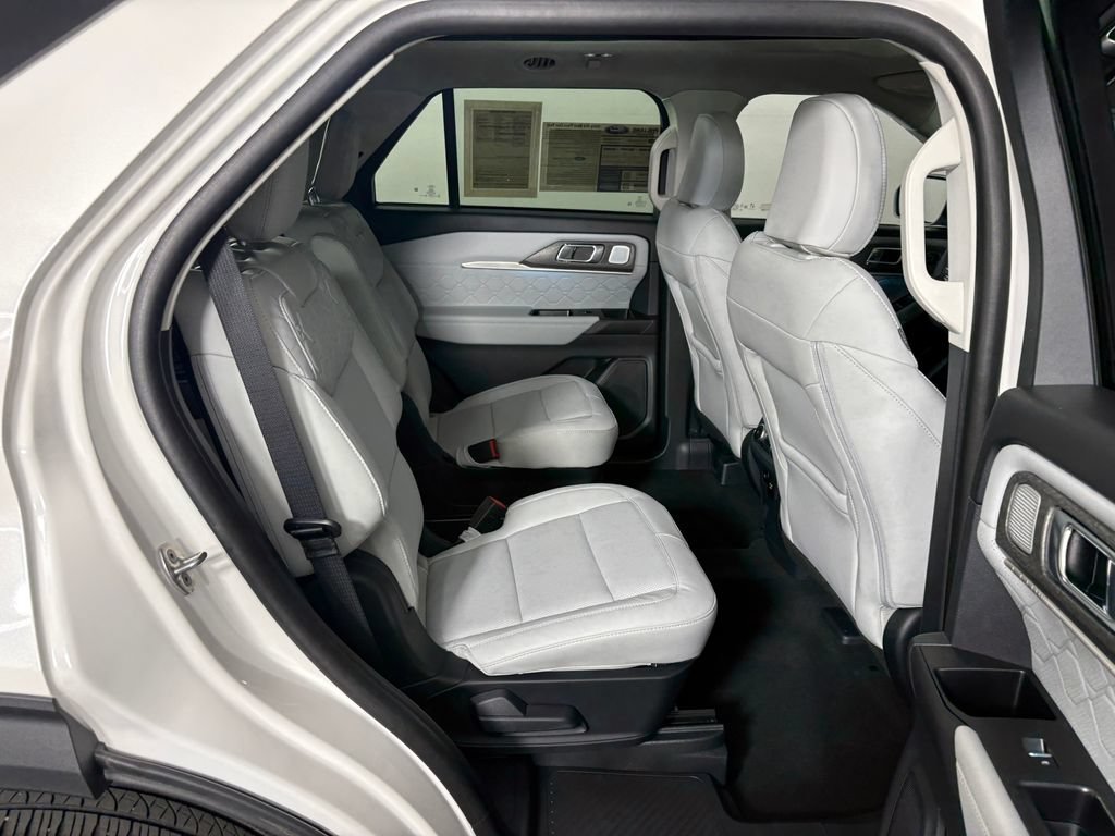 Certified 2025 Ford Explorer Platinum w/ Ultimate Package AWD/4WD image 38