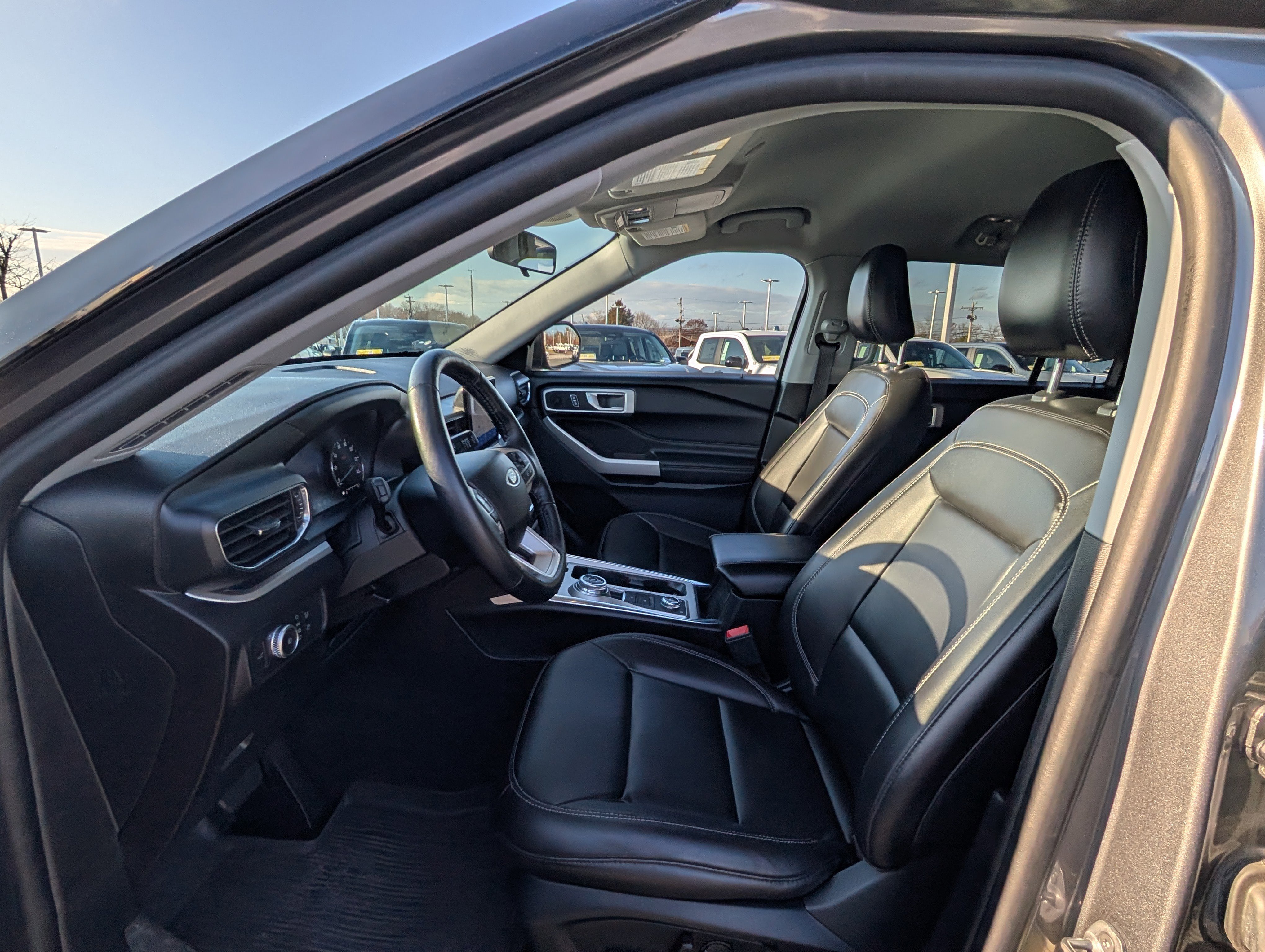 Certified 2022 Ford Explorer XLT w/ Equipment Group 202A image 16