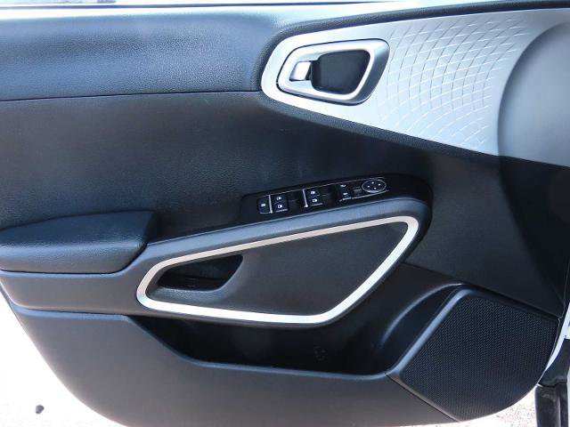 Used 2024 Kia Soul LX w/ Option Group 015 image 16