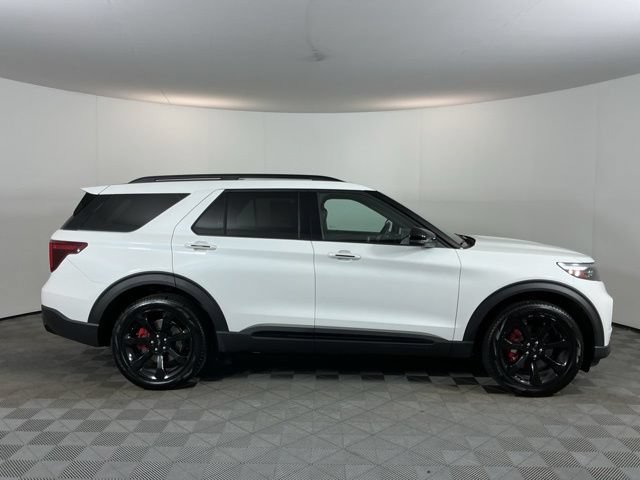 Certified 2024 Ford Explorer ST w/ Technology Package AWD/4WD image 4