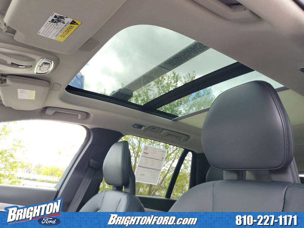 Used 2022 Volvo XC90 T5 Momentum w/ Climate Package AWD/4WD image 11