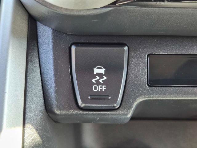 Used 2022 Toyota RAV4 LE AWD/4WD image 21