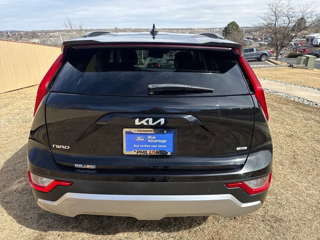 Used 2023 Kia Niro EX image 4