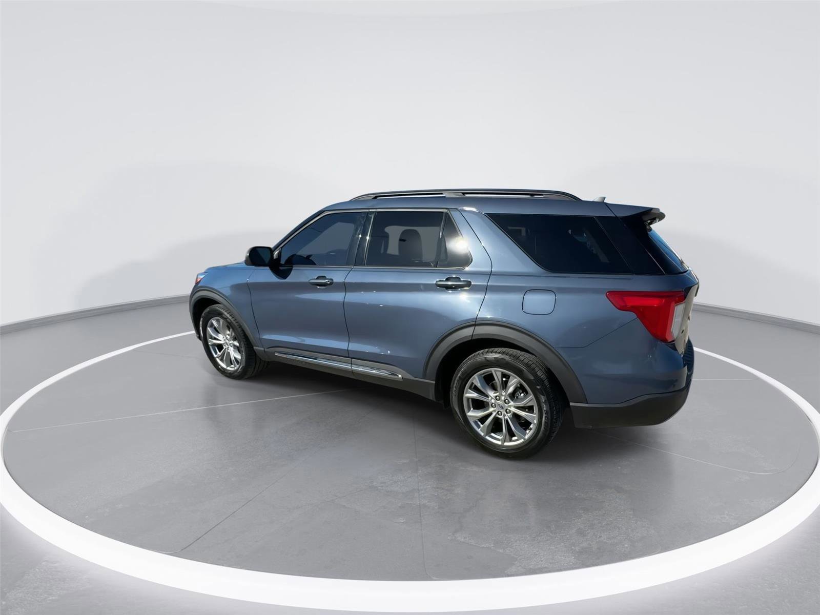 Certified 2021 Ford Explorer XLT w/ Equipment Group 202A image 6