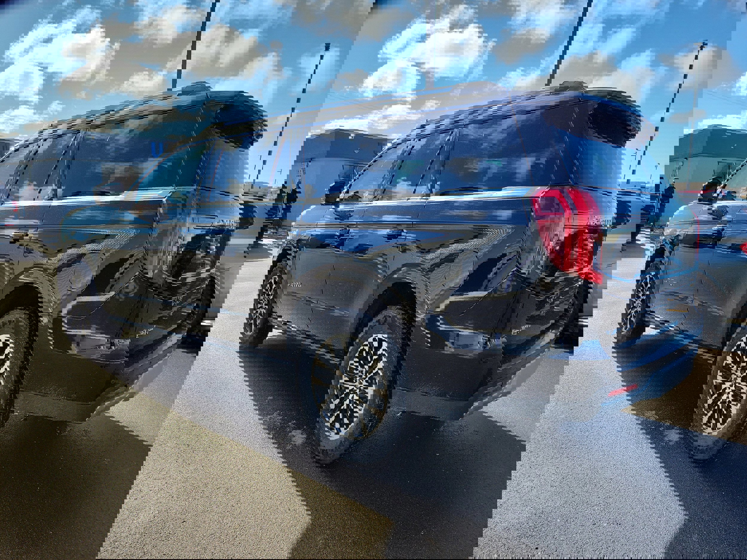 Certified 2025 Ford Expedition Max Platinum image 2