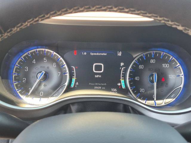 Used 2023 Chrysler Pacifica Touring-L FWD image 17