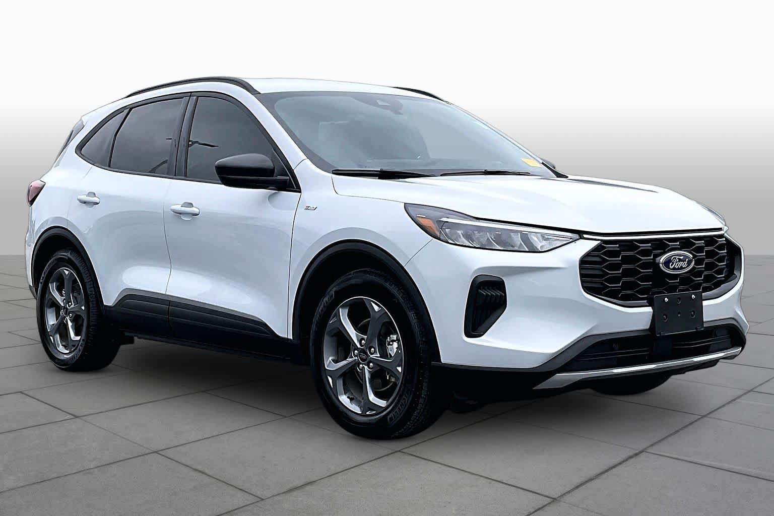 Certified 2025 Ford Escape ST-Line w/ Tech Pack #1 FWD image 3