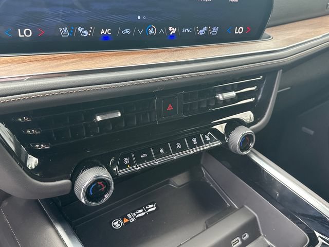 Used 2025 Chevrolet Tahoe High Country AWD/4WD image 30