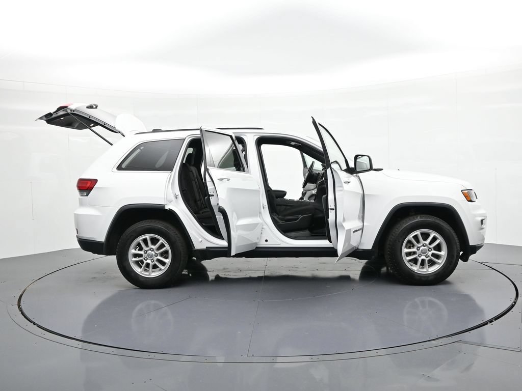 Used 2020 Jeep Grand Cherokee Laredo AWD/4WD image 27