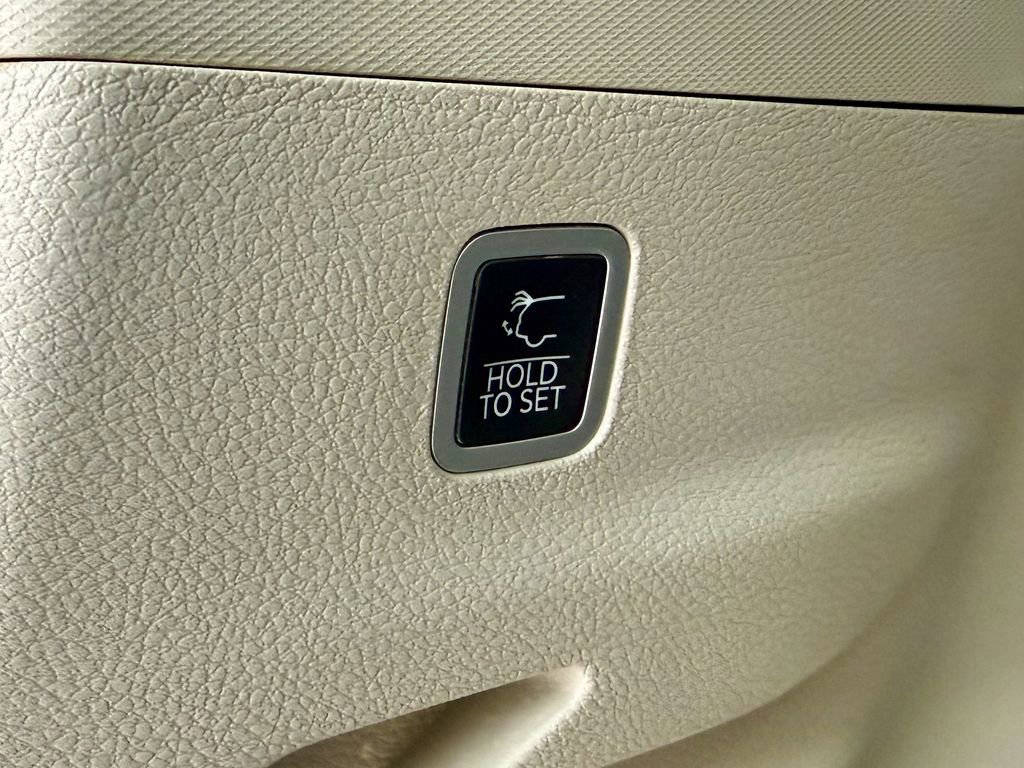 Used 2023 Jeep Wagoneer L Series III w/ Premium Group I image 19