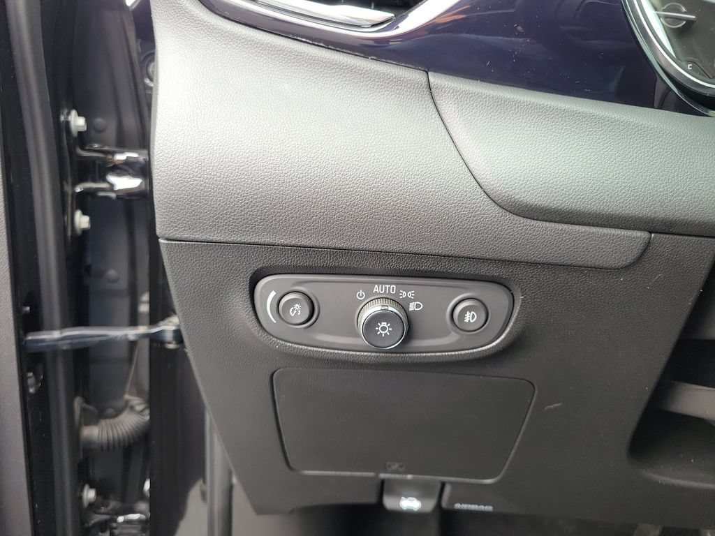 Used 2023 Buick Encore GX Select w/ Sport Touring Package FWD image 22
