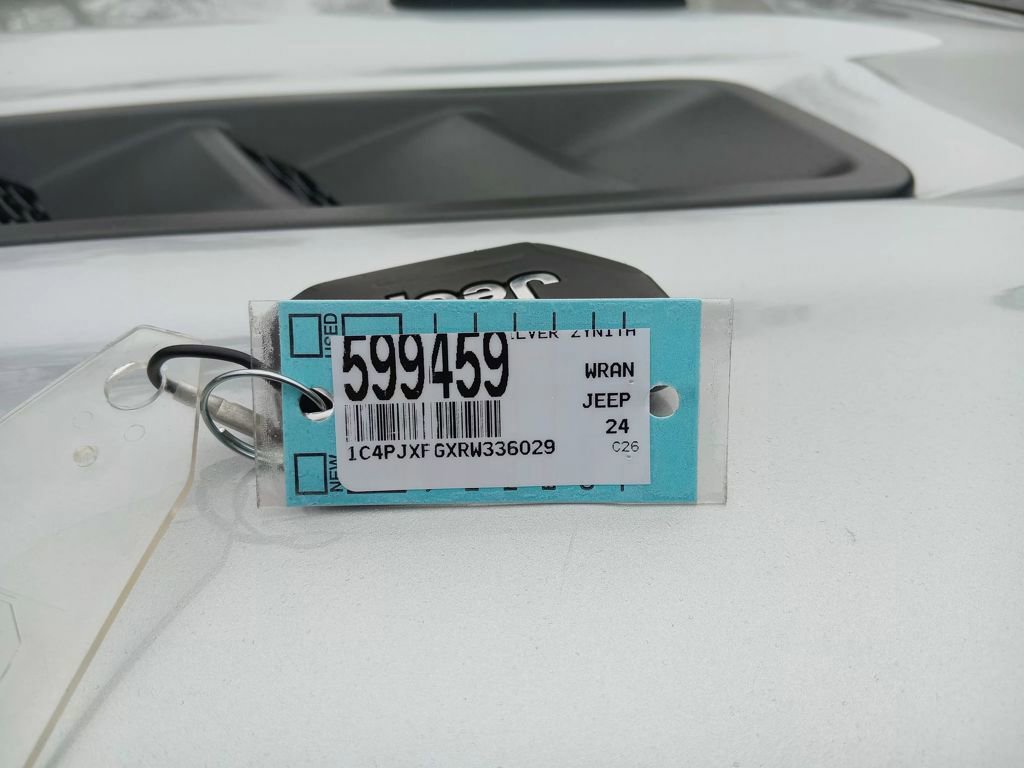 Used 2024 Jeep Wrangler Unlimited Rubicon AWD/4WD image 21