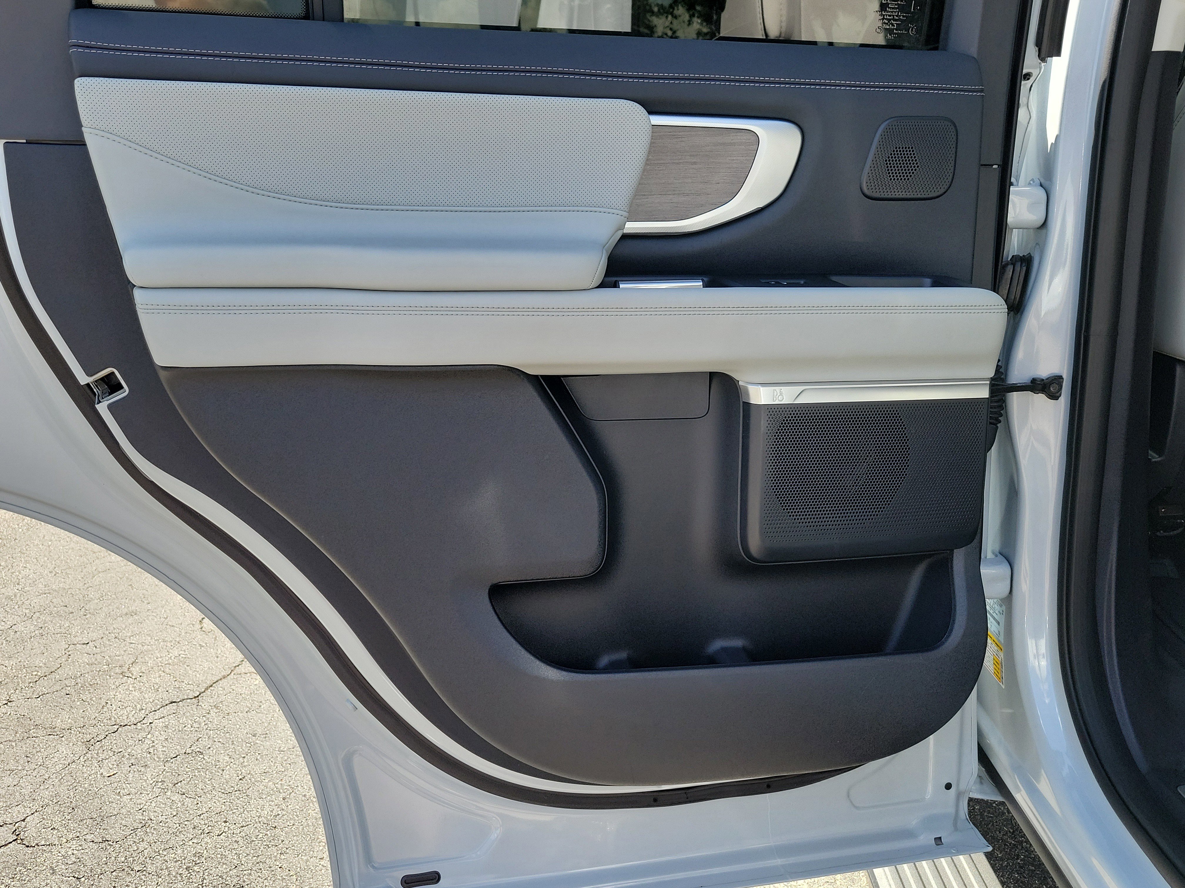 Certified 2025 Ford Expedition Platinum w/ Platinum Ultimate Package image 12