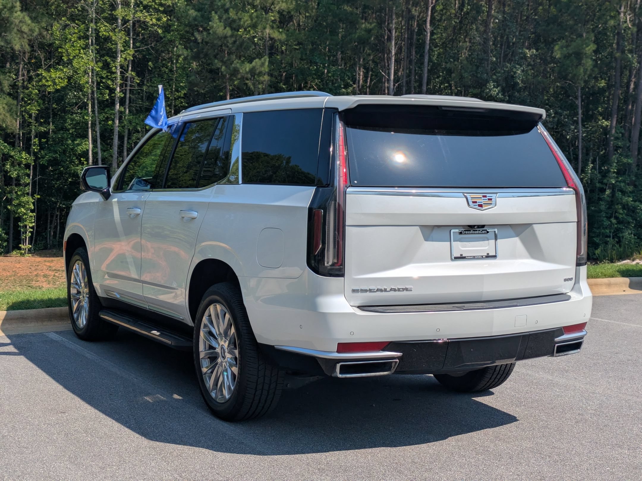 Used 2023 Cadillac Escalade Premium Luxury AWD/4WD image 5