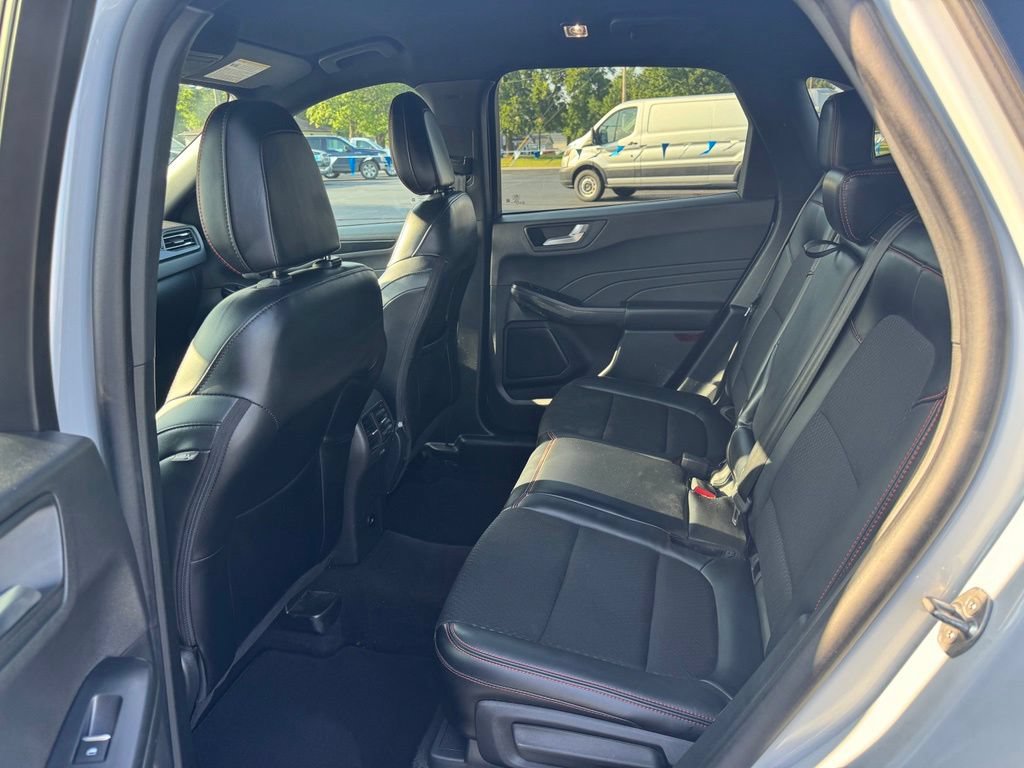 Certified 2025 Ford Escape ST-Line Select AWD/4WD image 18