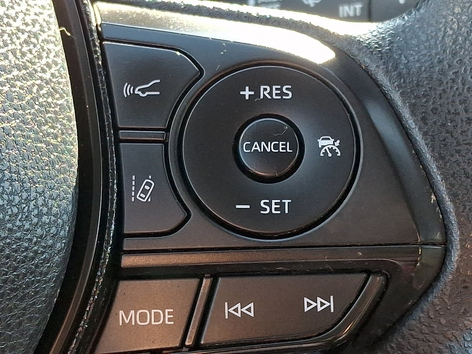 Used 2019 Toyota RAV4 LE FWD image 20