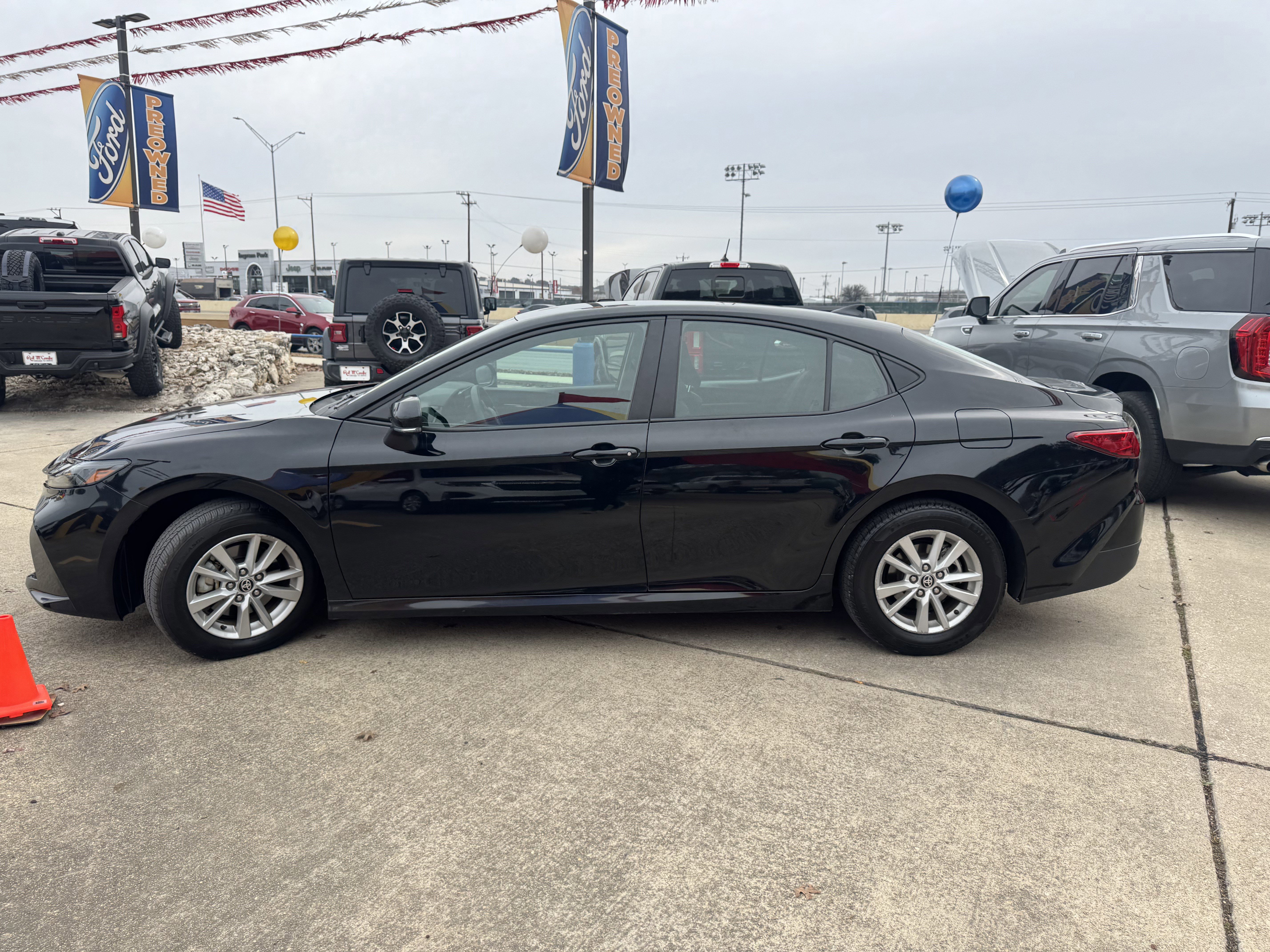 Used 2025 Toyota Camry LE image 6