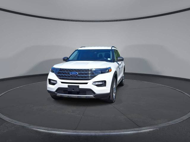 Certified 2023 Ford Explorer XLT w/ Equipment Group 202A AWD/4WD image 3