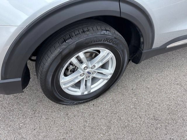 Certified 2023 Ford Explorer XLT w/ Equipment Group 202A AWD/4WD image 4