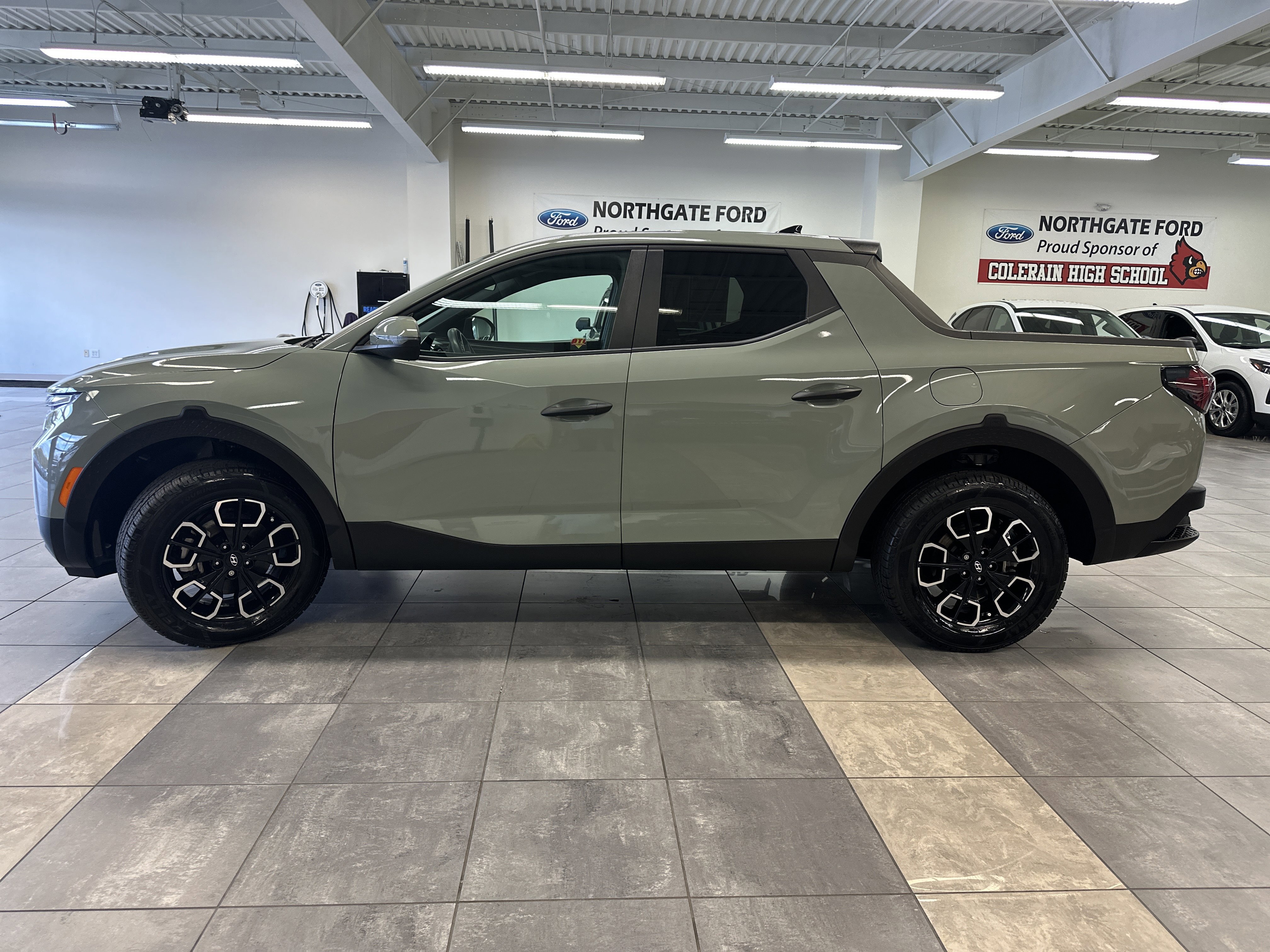 Used 2023 Hyundai Santa Cruz SEL image 2