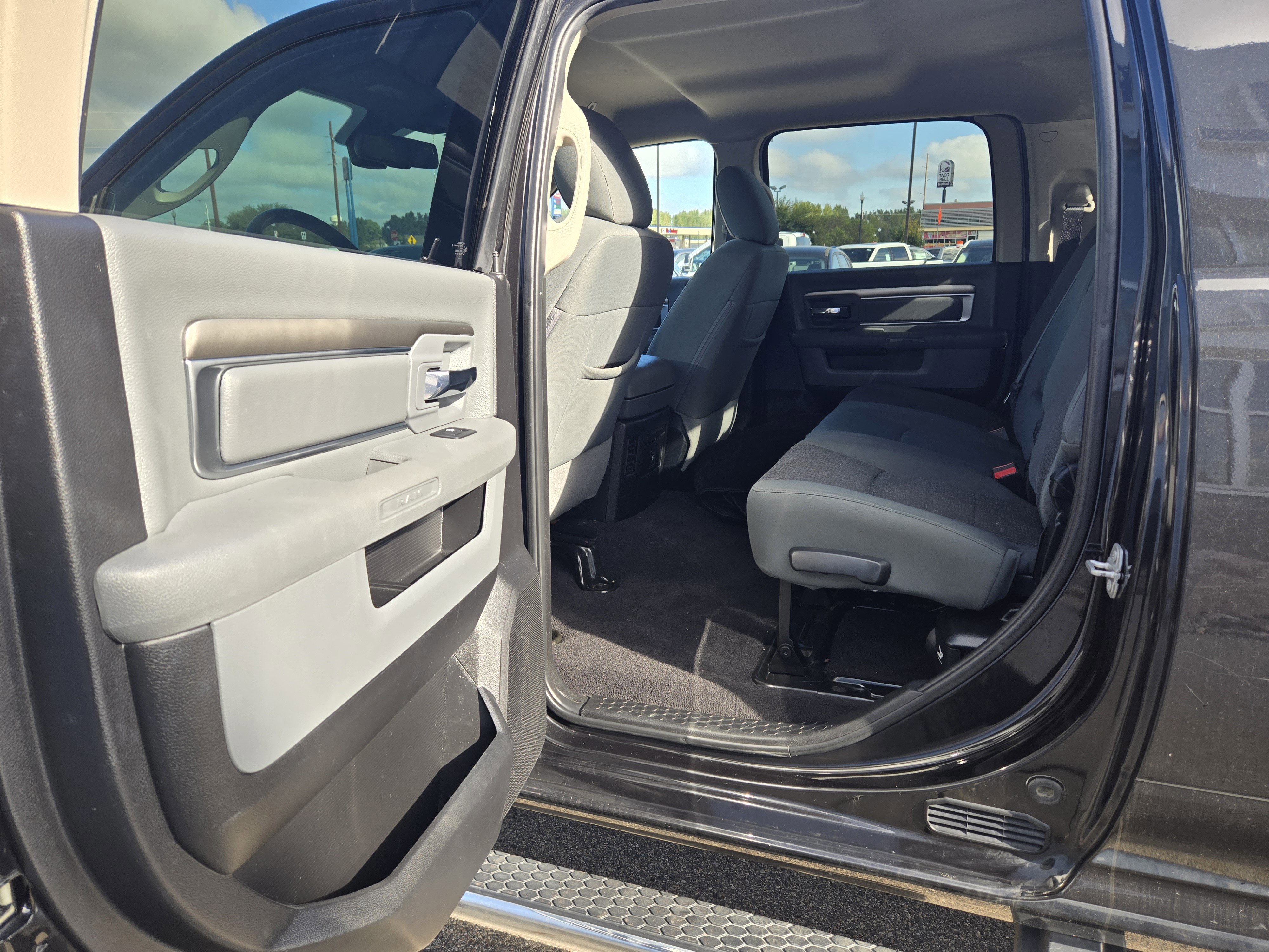 Used 2018 RAM 3500 Big Horn image 15