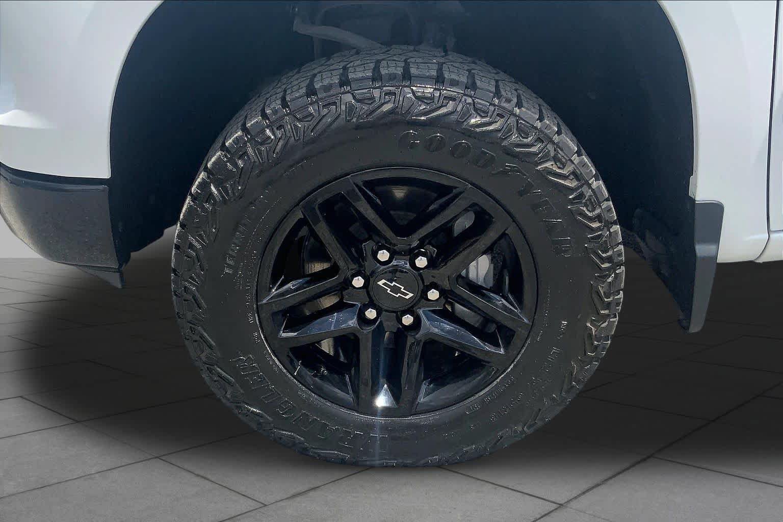 Used 2023 Chevrolet Silverado 1500 LT Trail Boss w/ Convenience Package II AWD/4WD image 11