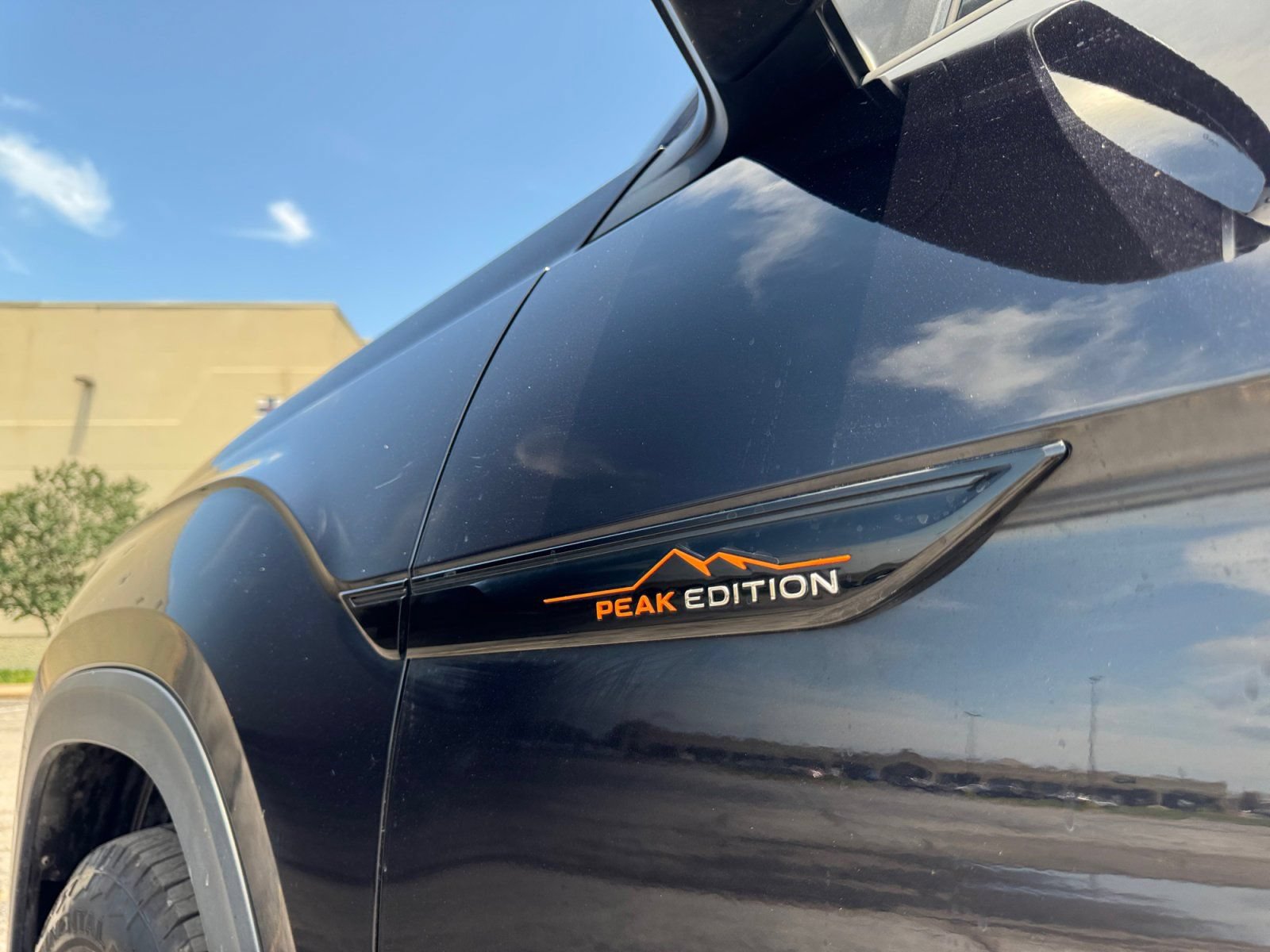 Used 2025 Volkswagen Atlas Peak Edition SE AWD/4WD image 34