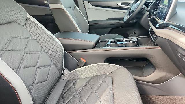 Used 2025 Volkswagen Atlas Peak Edition SE image 36