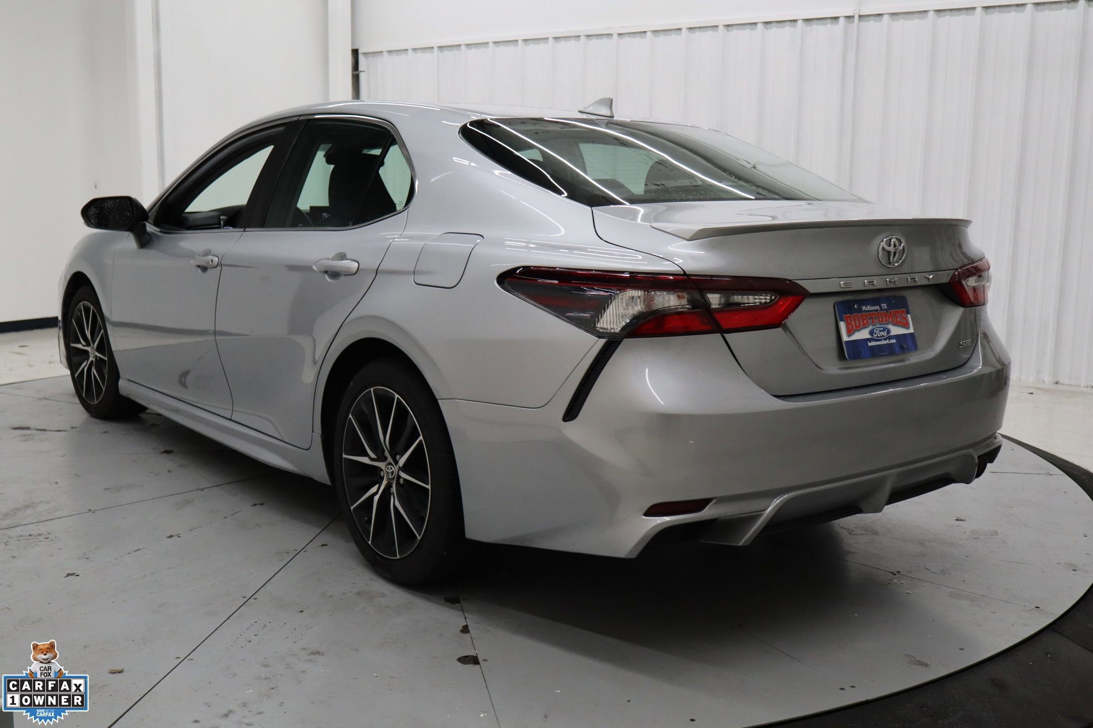 Used 2024 Toyota Camry SE image 3