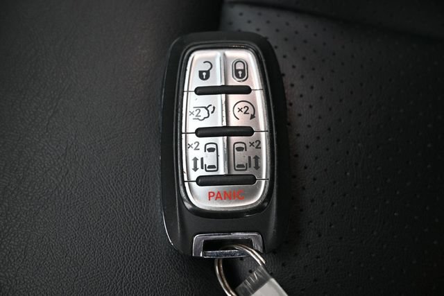 Used 2024 Chrysler Pacifica Touring-L FWD image 26