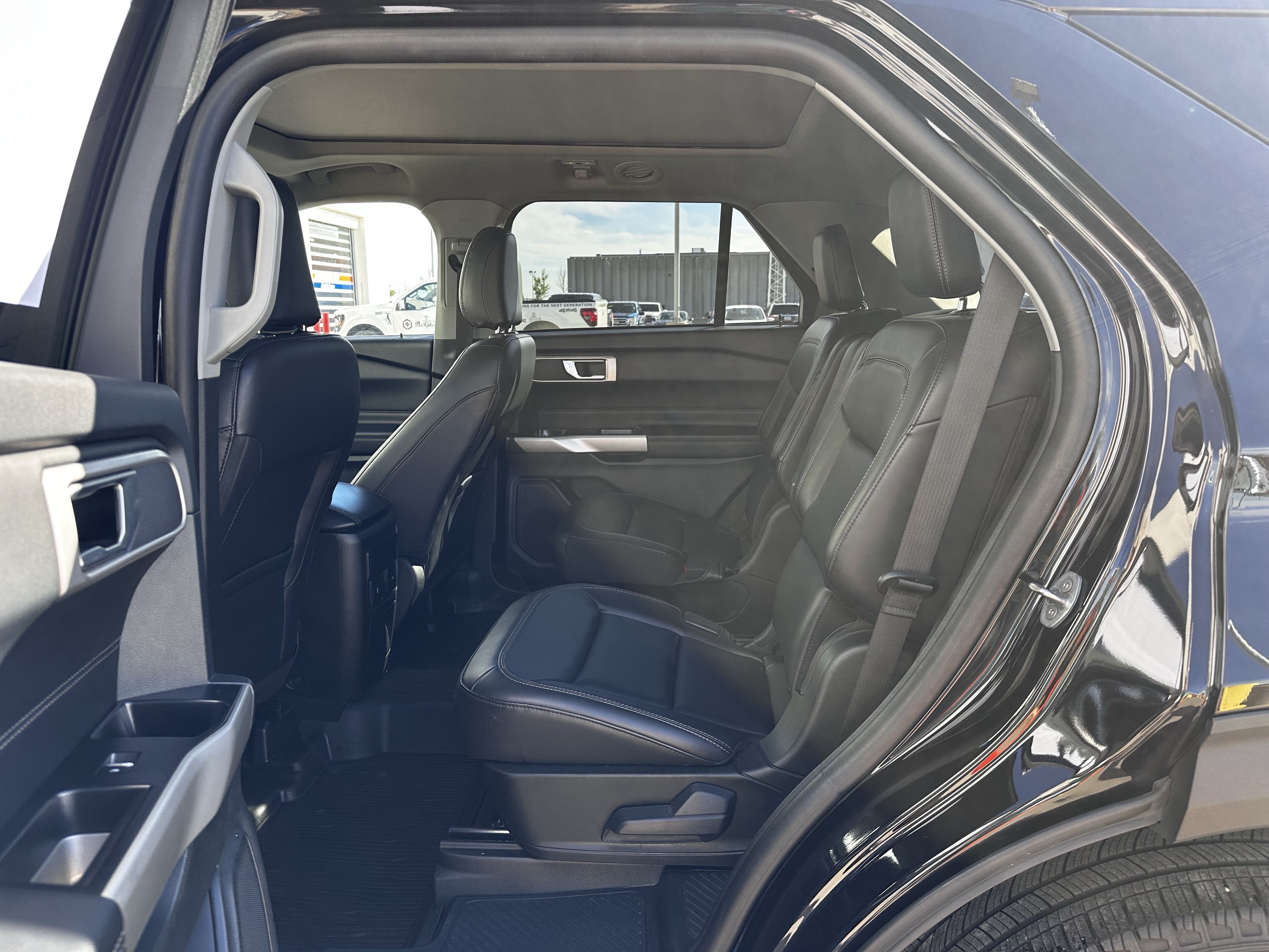 Certified 2023 Ford Explorer XLT w/ Equipment Group 202A AWD/4WD image 22